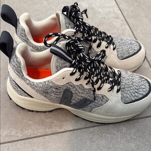 Veja Women's Grey and White Sneakers